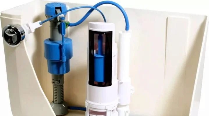 Vnitřní mechanismus splachování toalety včetně plnicího ventilu.