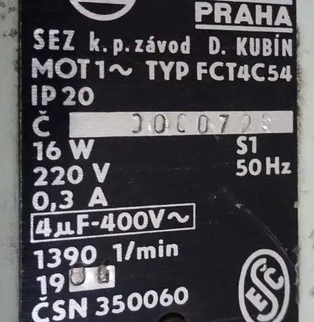 Štítek s technickými údaji pro připojení jednofázového elektromotoru.