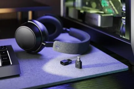Bezdrátová sluchátka s bluetooth adaptéry pro připojení k televizi.