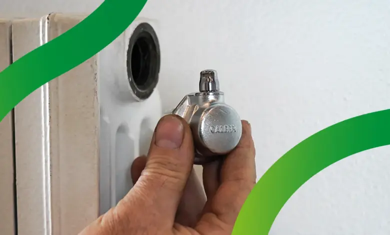 Ruční montáž automatického odvzdušňovacího ventilu na radiátor.