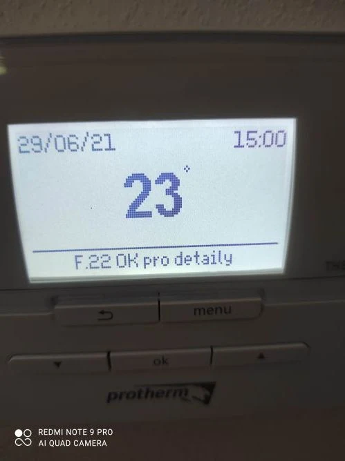Displej elektrického kotlu Protherm s chybou F.22.