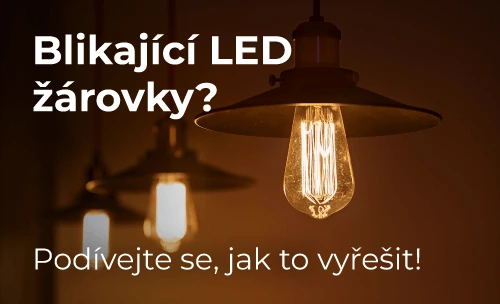 Blikající LED žárovka na pozadí s českým nápisem.