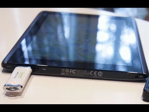 Tablet s připojeným USB diskem pro řešení problémů