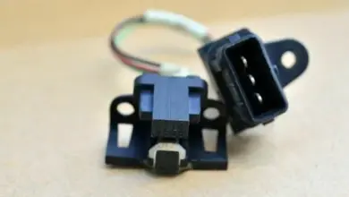 Černý modul s Hallova senzorem pro motorové kolo