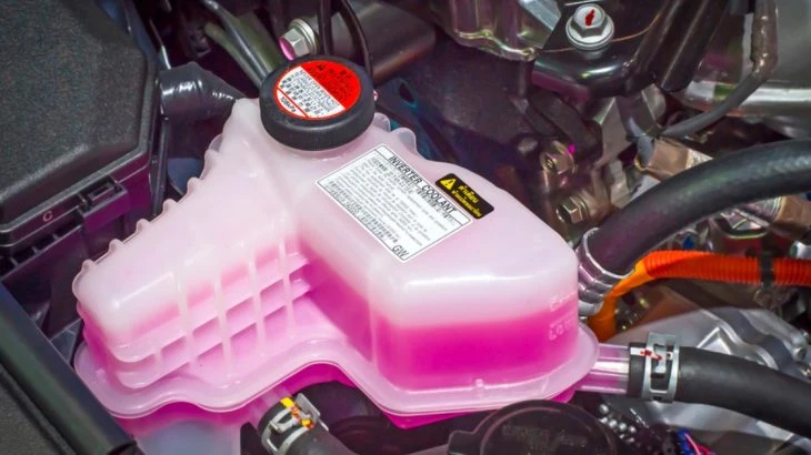 Coolant reservoir with pink fluid
