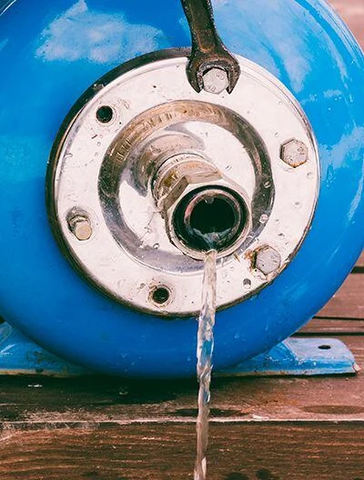 Expansion tank valve with water leak