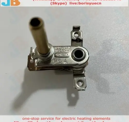 Komerční foto kovového termostatu pro troubu s elektrickými kontakty.