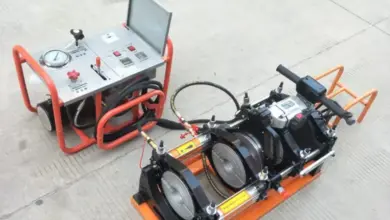 Hydraulický nástroj pro spojování HDPE trubek s ocelovými přípojkami