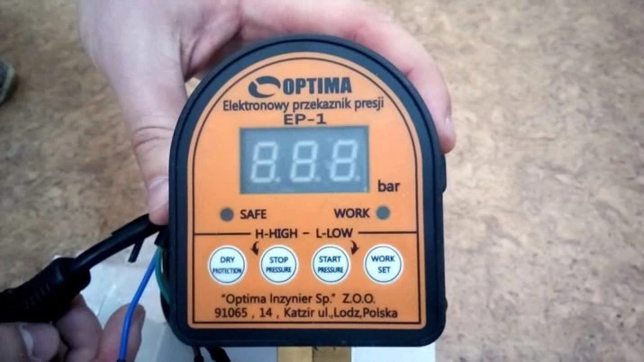 Elektronický tlakový spínač vody značky Optima s displejem.