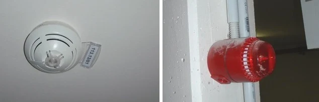 Bílý dymový hlásič na stropě a červená světelná signalizace.