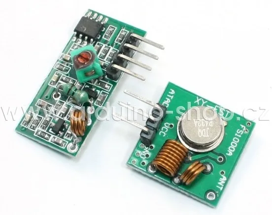 Dvě zelené desky s anténami pro komunikaci na frekvenci 433 MHz.