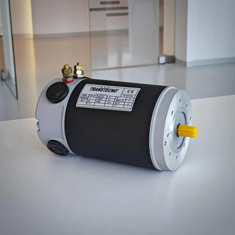 Asynchronní elektromotor značky Transtecno s technickými údaji.