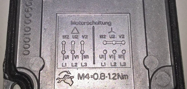 Tabulka zapojení elektromotoru hvězdou a trojúhelníkem na jmenovce.