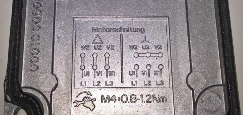 Schéma zapojení hvězdy a trojúhelníku na jmenovce asynchronního motoru.