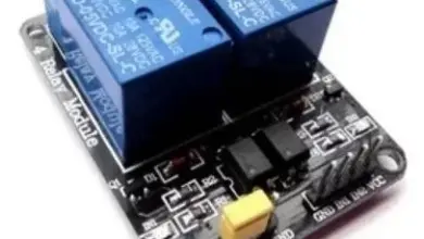 Modul s dvěma elektromagnetickými relémi na plošném spoji.