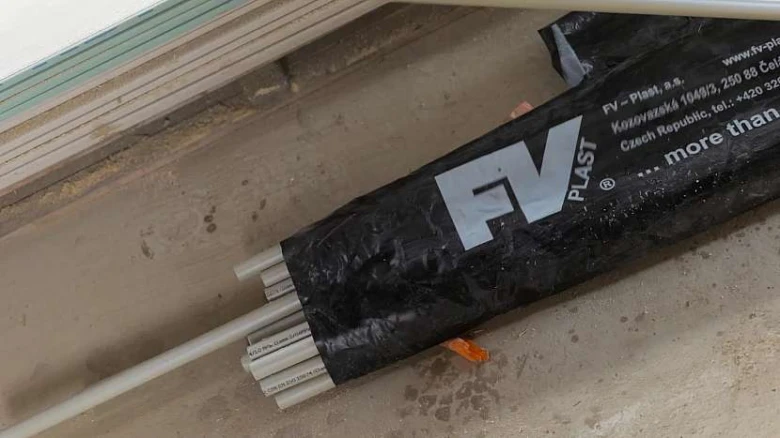 Nové plastové vodovodní potrubí v obalu značky FV Plast.