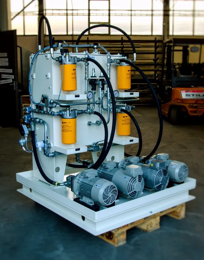Profesionální hydraulická jednotka s elektromotory pro nastavení otáček.