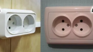 Dvě typy českých elektrických zásuvek na stěně bez schématu podle GOST