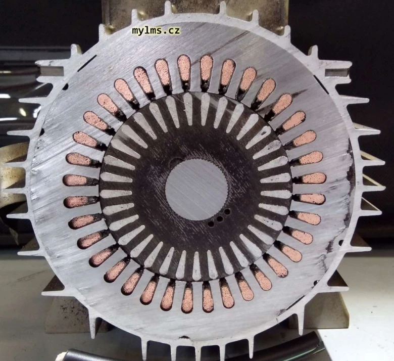 Stator jádro jednofázového elektromotoru s měděnými cívkami
