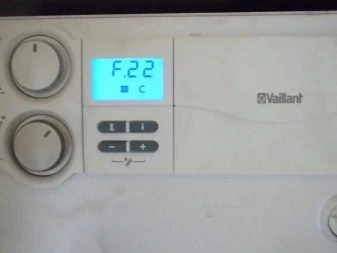 Kotel Vaillant s chybovým kódem F2.2 na displeji.