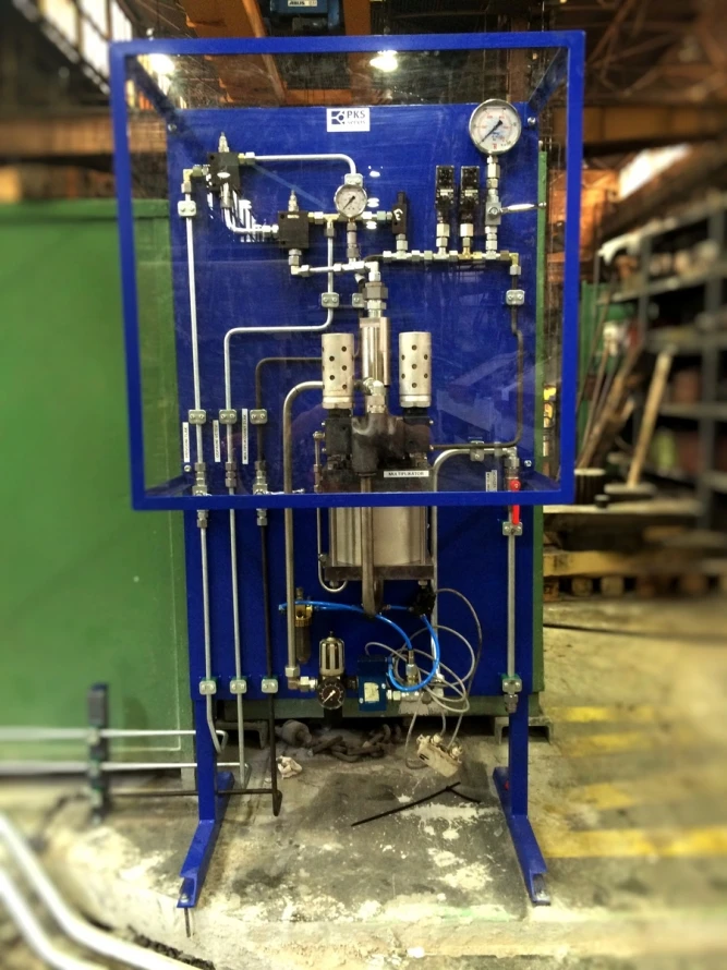Modul pro tlakové zkoušky hydraulických a pneumatických potrubí v dílně.