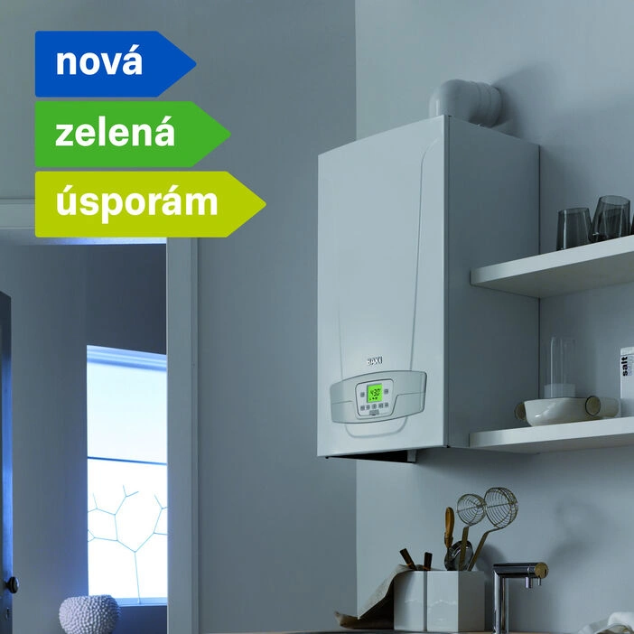 Bílý plynový kotel značky Baxi nainstalovaný v kuchyni.